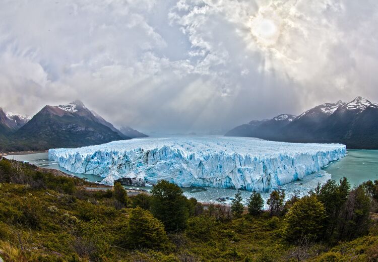 Dit is de Perito Moreno gletsjer in Argentinië. Deze gletsjer wordt steeds groter.